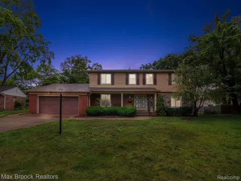 22681 Oak Crt Ct, Hazel Park, MI 48030