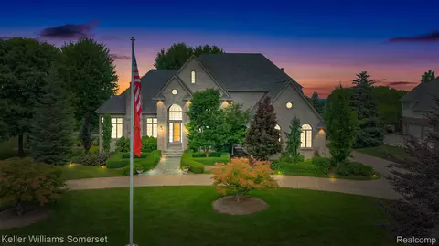 5646 Murfield Dr, Oakland, MI 48306