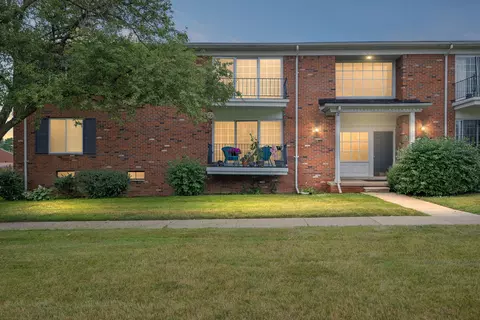 44 Fox Hills N Dr #5, Bloomfield, MI 48304