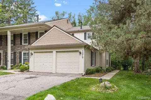 1075 Paint Creek Ln, Rochester Hills, MI 48306