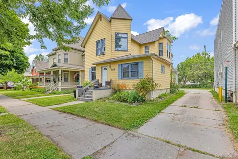 819 Court St, Port Huron, MI 48060