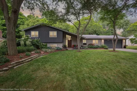 25291 Briarwyke Dr, Farmington Hills, MI 48336
