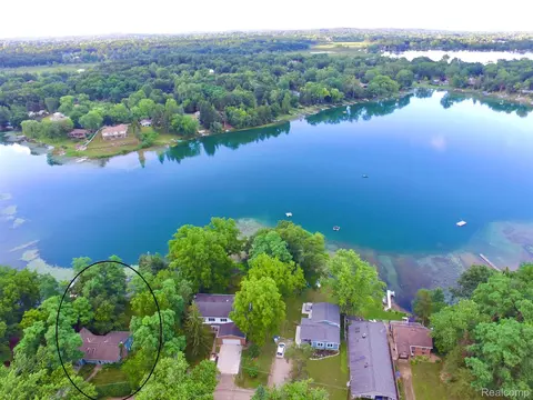 10526 Monticello Rd, Pinckney, MI 48169