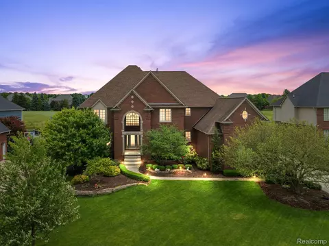 2533 Spyglass Dr, Oakland, MI 48363