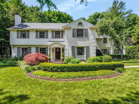 3160 Bradway Blvd, Bloomfield Hills, MI 48301