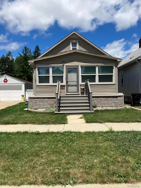 1236 Cedar St, Wyandotte, MI 48192
