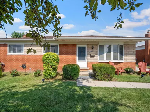 33704 Cornelissen Dr, Sterling Heights, MI 48312
