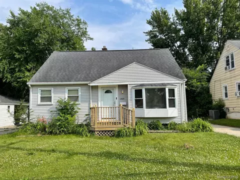 2825 Yale St, Flint, MI 48503