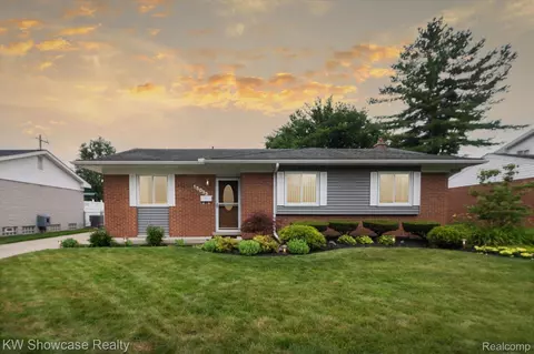 15033 Marsha St, Livonia, MI 48154