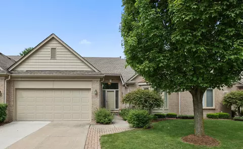 45337 Delmar Dr, Macomb, MI 48044