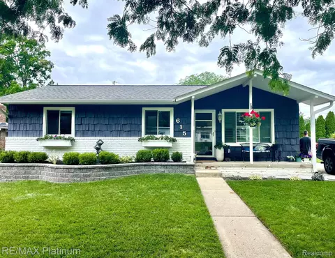 615 East St, Milford, MI 48381