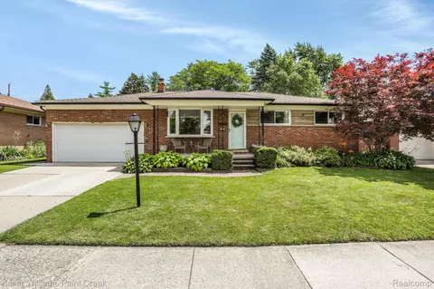 26704 Potomac Crt Ct, Center Line, MI 48015