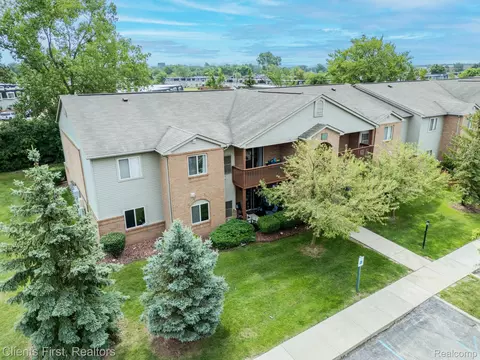 15775 Lakeside Dr #2, Southgate, MI 48195