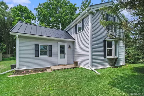 3518 East St, Hadley, MI 48440