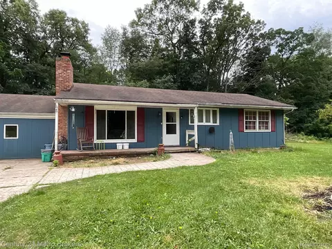 1496 N Hacker Rd, Howell, MI 48843