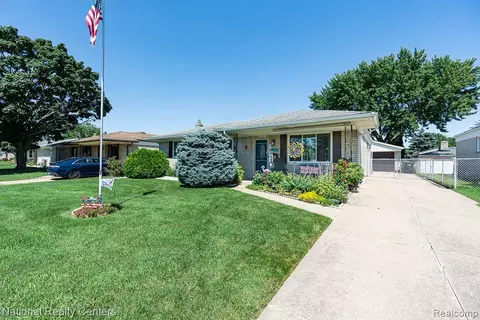 35558 Remington Dr, Sterling Heights, MI 48310