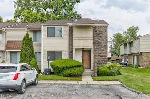 1 Fredricksburg Towne St, Southfield, MI 48075