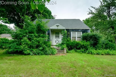 50384 Bog Rd, Belleville, MI 48111