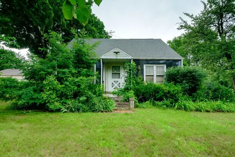 50384 Bog Rd, Van Buren, MI 48111