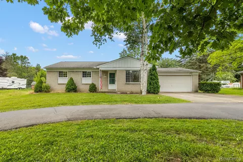 5660 Wright Dr, Troy, MI 48098