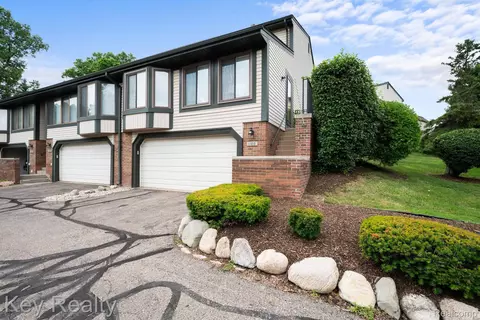 1100 Washington Cir, Northville, MI 48167
