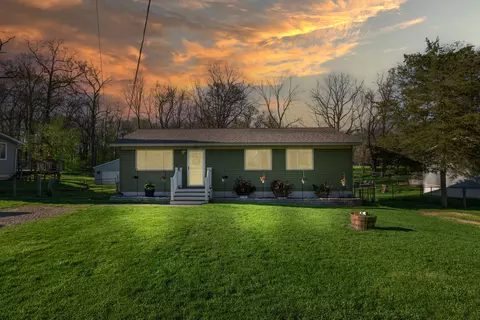 652 Snyder Rd, Highland, MI 48357