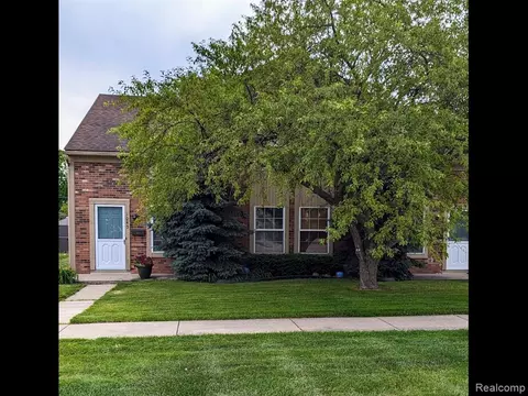 1045 N Main St #5, Clawson, MI 48017