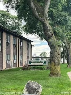 995 N Cass Lake Rd #234, Waterford, MI 48328