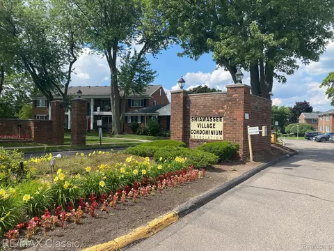 25325 Shiawassee Cir #103, Southfield, MI 48033