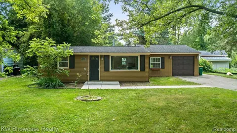 1804 Payson Rd, Walled Lake, MI 48390