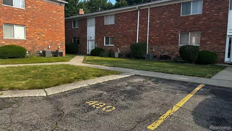 29480 Hoover Rd, Warren, MI 48093