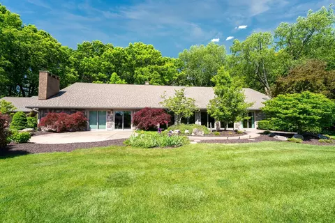 190 Hillcrest Ave, Brighton, MI 48116