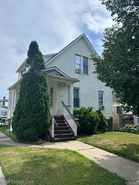 335 Poplar St, Wyandotte, MI 48192