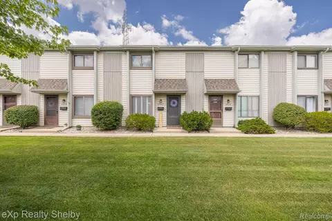 2547 Samoset Rd, Royal Oak, MI 48073