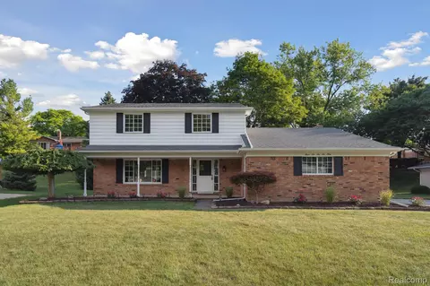 36669 Saxony Rd, Farmington, MI 48335