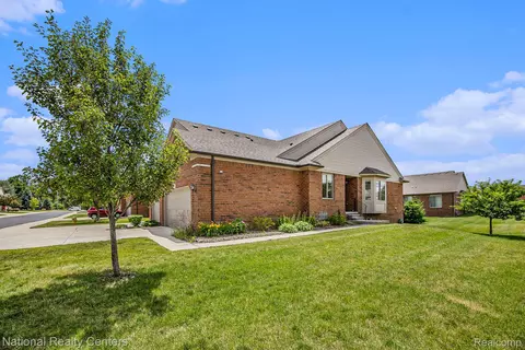 51185 Dunston Ln, Chesterfield, MI 48051