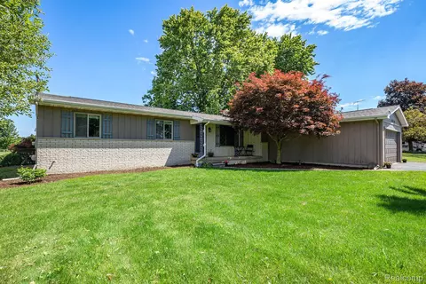 4040 Thompson Rd, Fenton, MI 48451