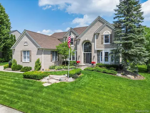 1966 Watson Cir, Rochester, MI 48306