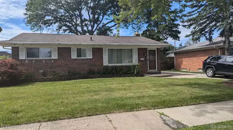 32949 Chief Ln, Westland, MI 48185