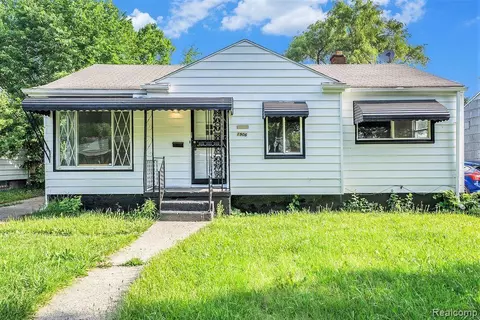 1906 Shamrock Ln, Flint, MI 48504