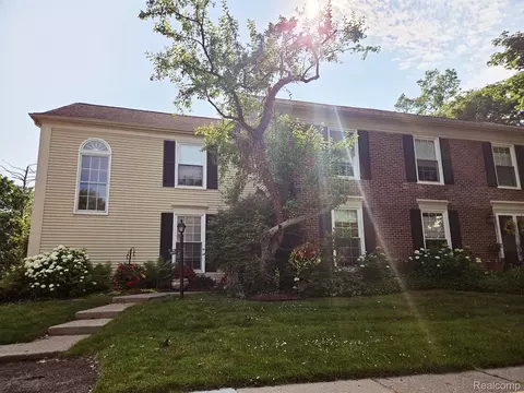 1447 Lantern Ln, Rochester Hills, MI 48306