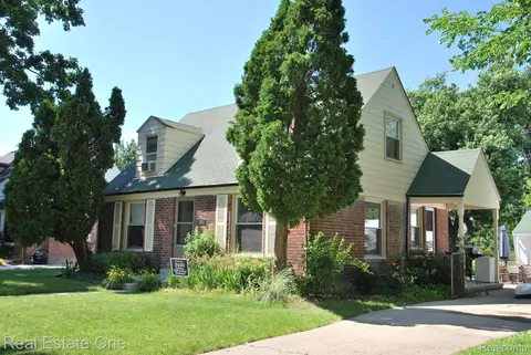 14050 Sherwood St, Oak Park, MI 48237