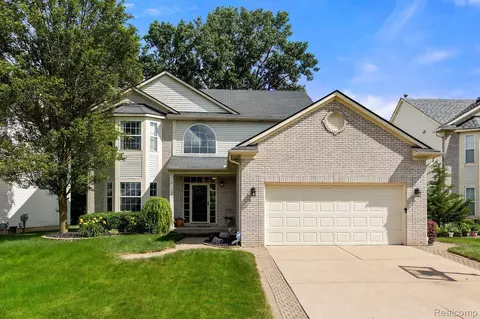 1291 Hartland Dr, Troy, MI 48083