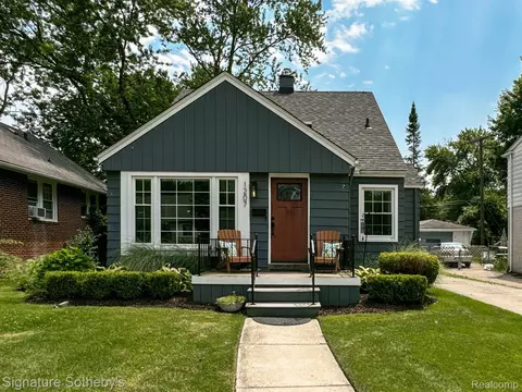 1207 Greenleaf Dr, Royal Oak, MI 48067