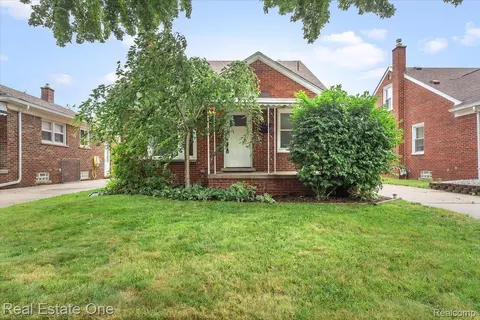 9701 Carter Ave, Allen Park, MI 48101