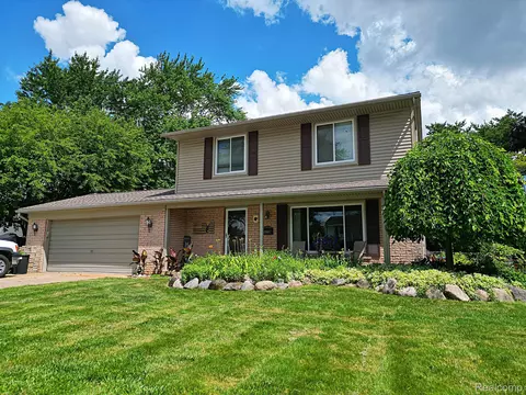 37080 Sunnydale St, Livonia, MI 48154