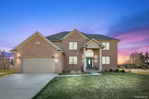 14000 Flanders Ave, Southgate, MI 48195