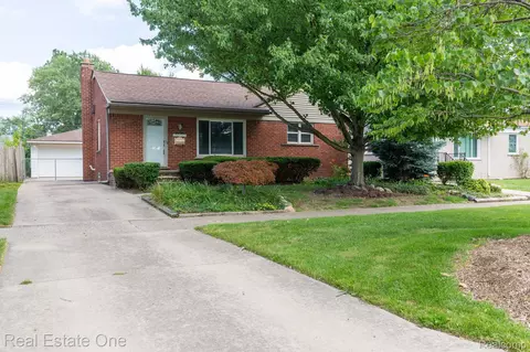 15739 Churchill St, Southgate, MI 48195