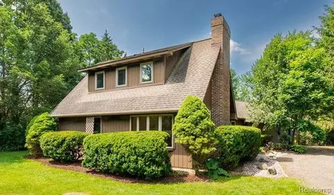 235 N Hadley Rd, Brandon, MI 48462