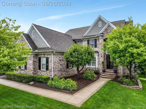 7254 N Village Dr, Clarkston, MI 48346